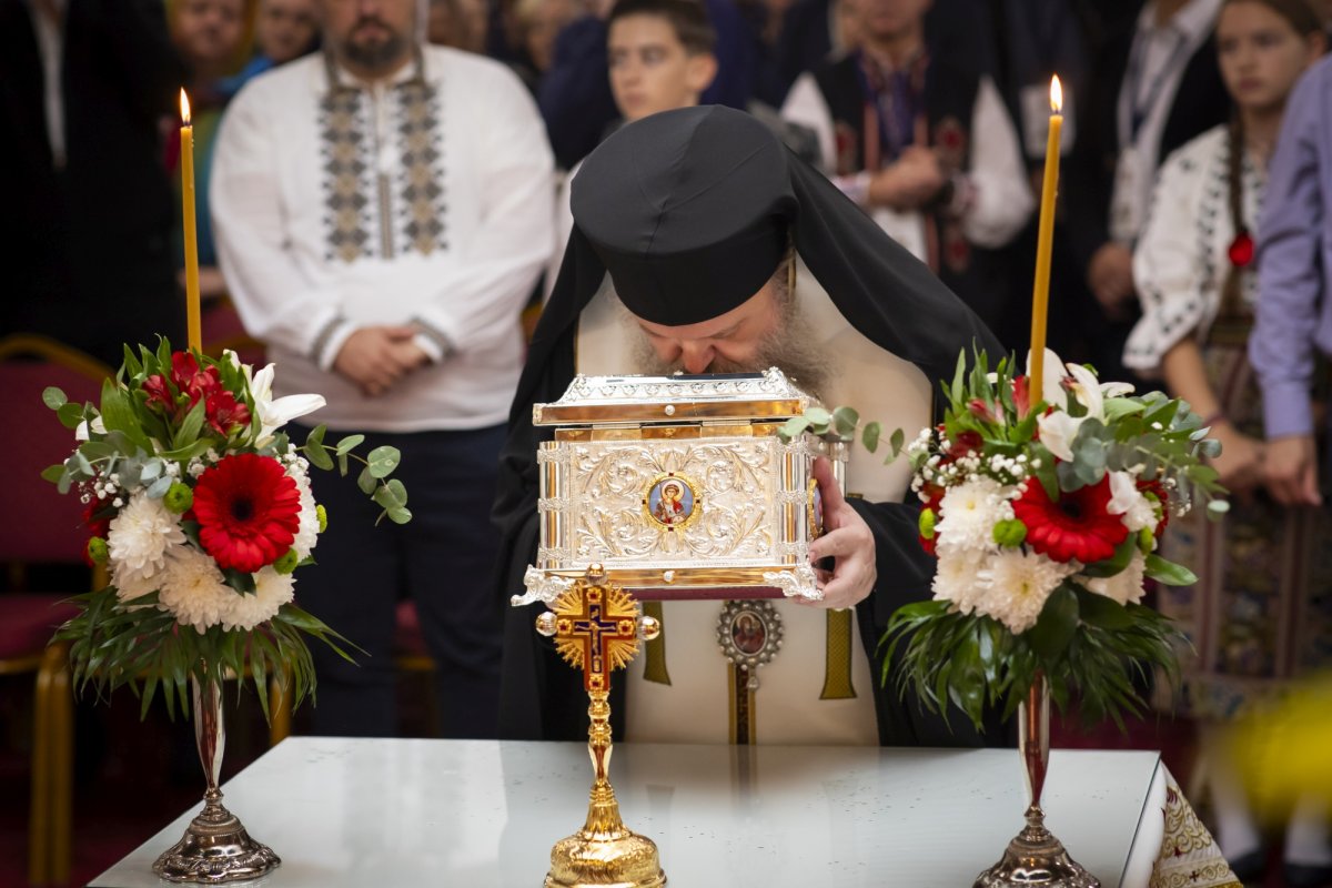 Raclă nouă pentru moaștele Sfântului Gheorghe la o parohie din Capitală  275453