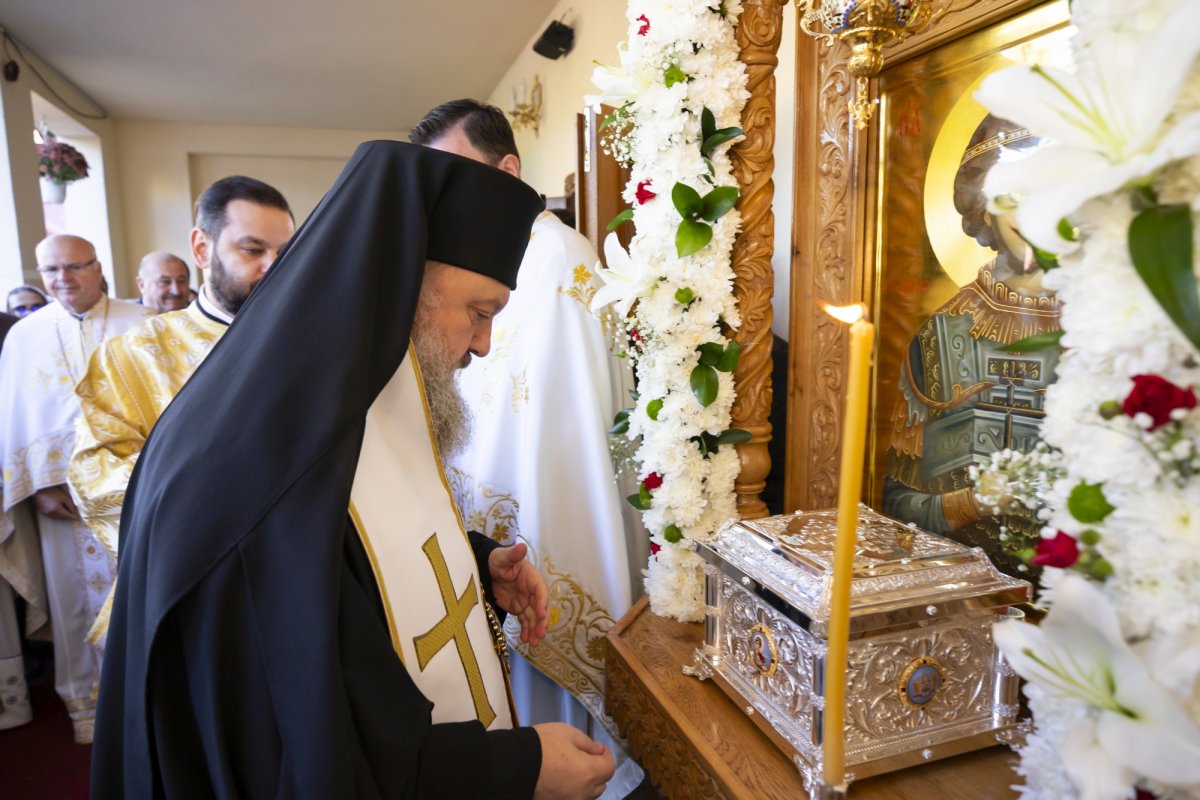 Raclă nouă pentru moaștele Sfântului Gheorghe la o parohie din Capitală  275454