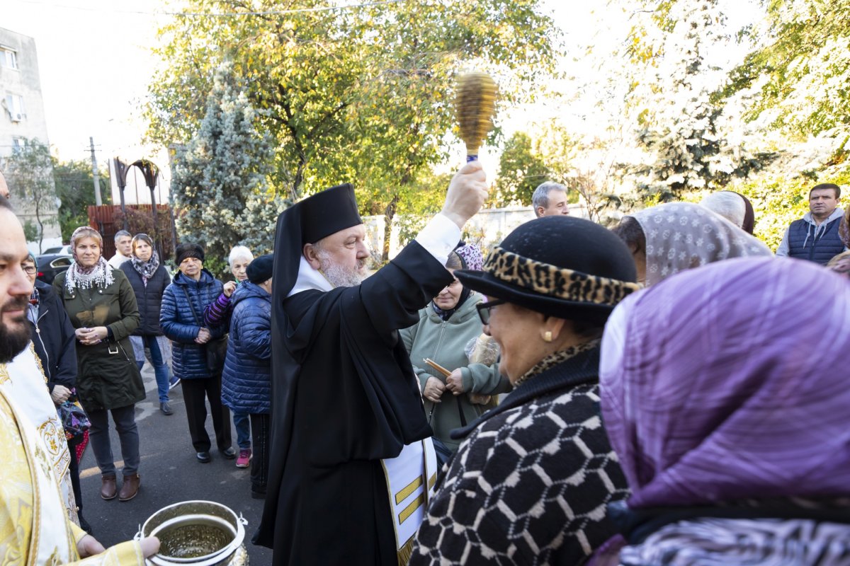 Raclă nouă pentru moaștele Sfântului Gheorghe la o parohie din Capitală  275456