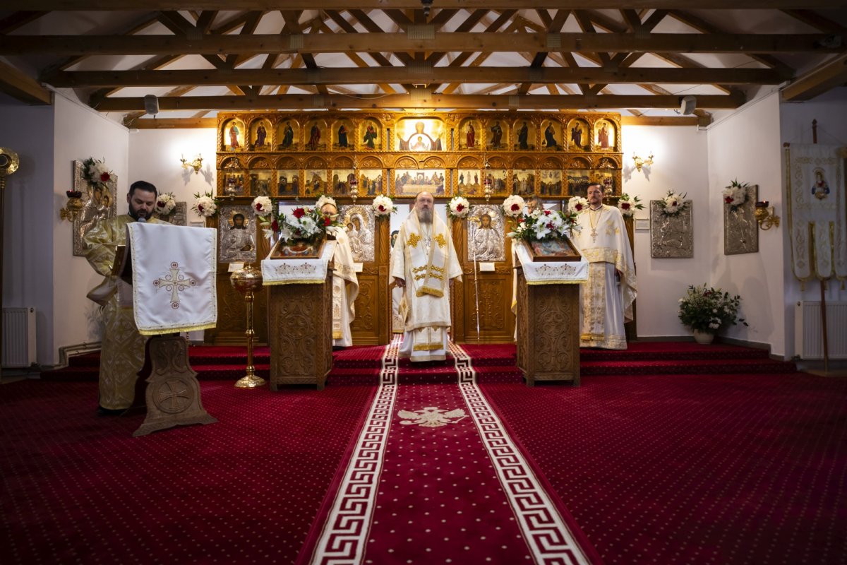 Raclă nouă pentru moaștele Sfântului Gheorghe la o parohie din Capitală  275466