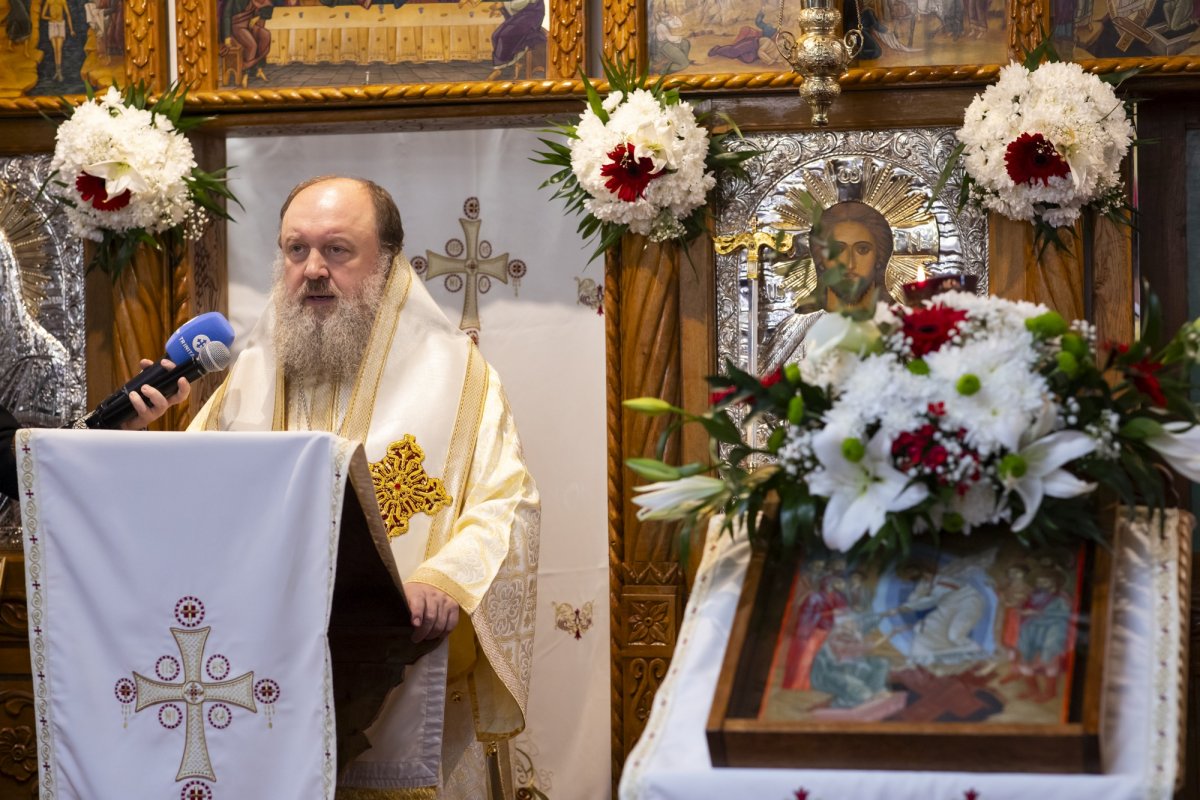 Raclă nouă pentru moaștele Sfântului Gheorghe la o parohie din Capitală  275468