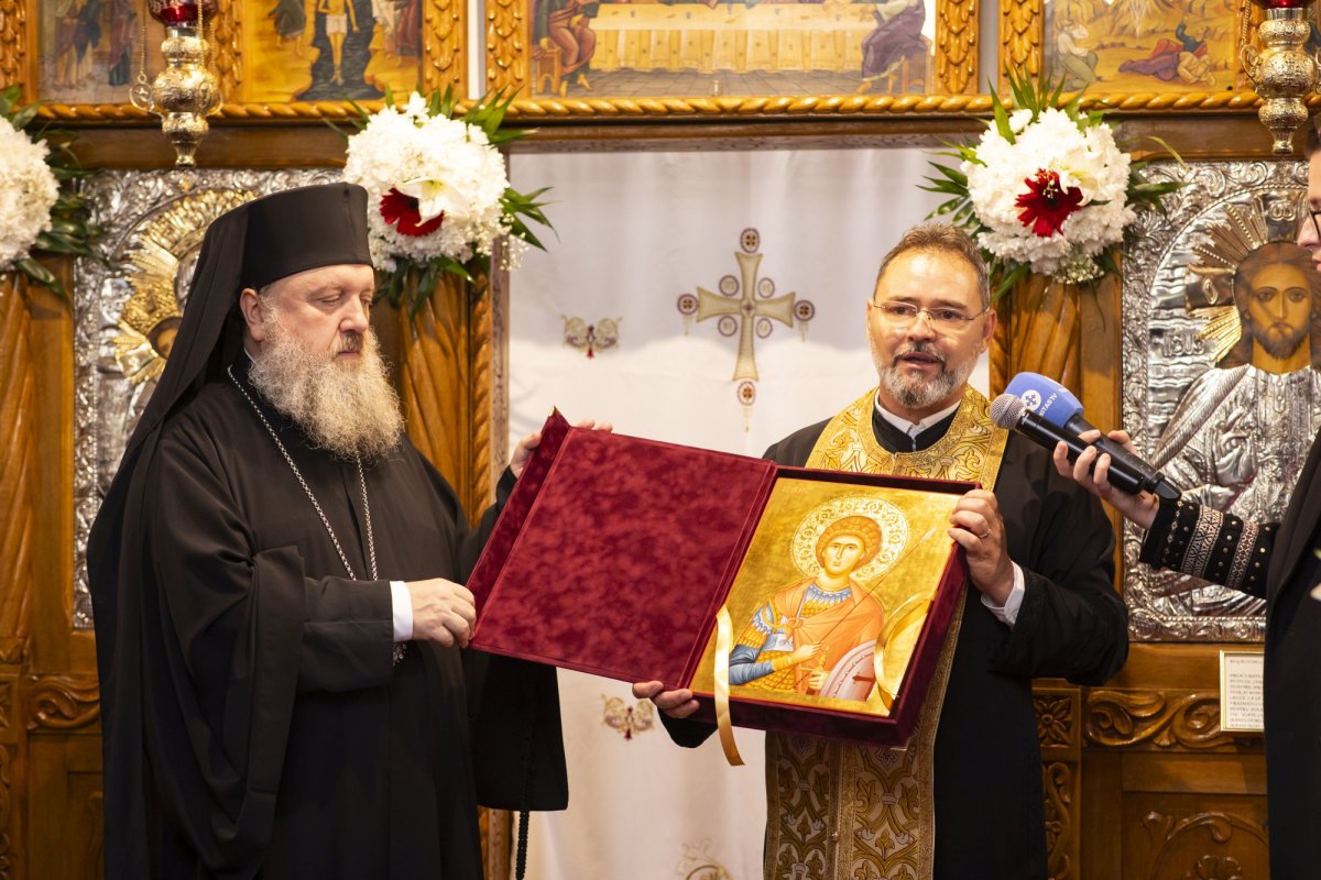 Raclă nouă pentru moaștele Sfântului Gheorghe la o parohie din Capitală  275478