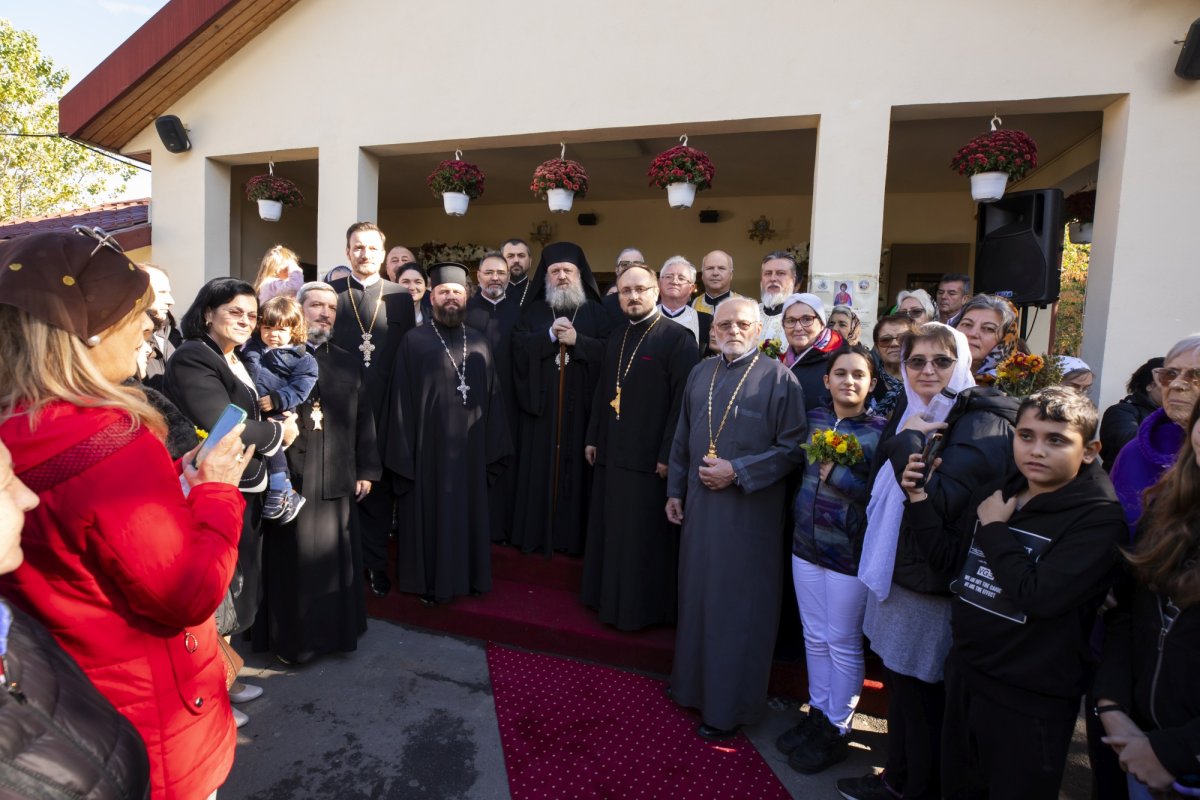 Raclă nouă pentru moaștele Sfântului Gheorghe la o parohie din Capitală  275480