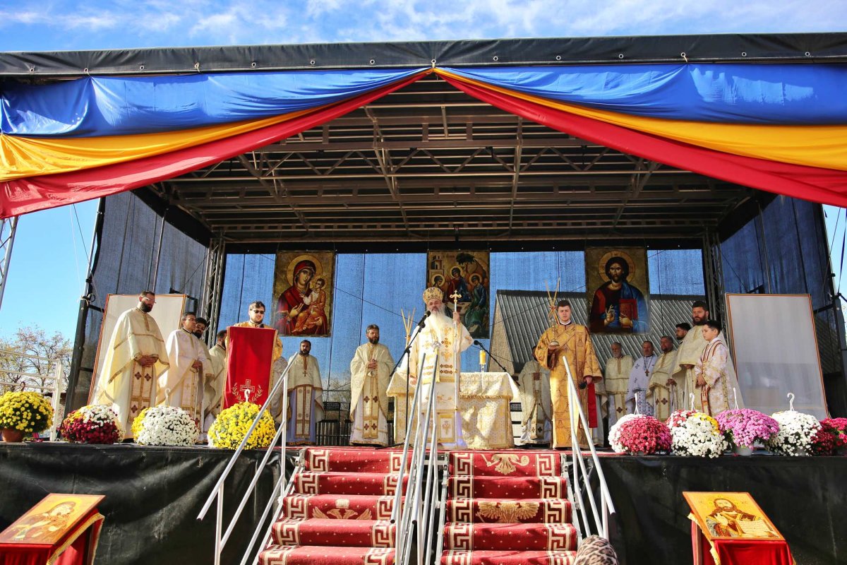 Biserica din Căuești, sfințită de Mitropolitul Moldovei și Bucovinei 275565