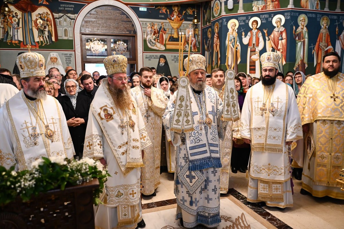 Biserica „Sfântul Proroc Ilie” și „Intrarea în biserică a Maicii Domnului” din Deva a fost târnosită 275577