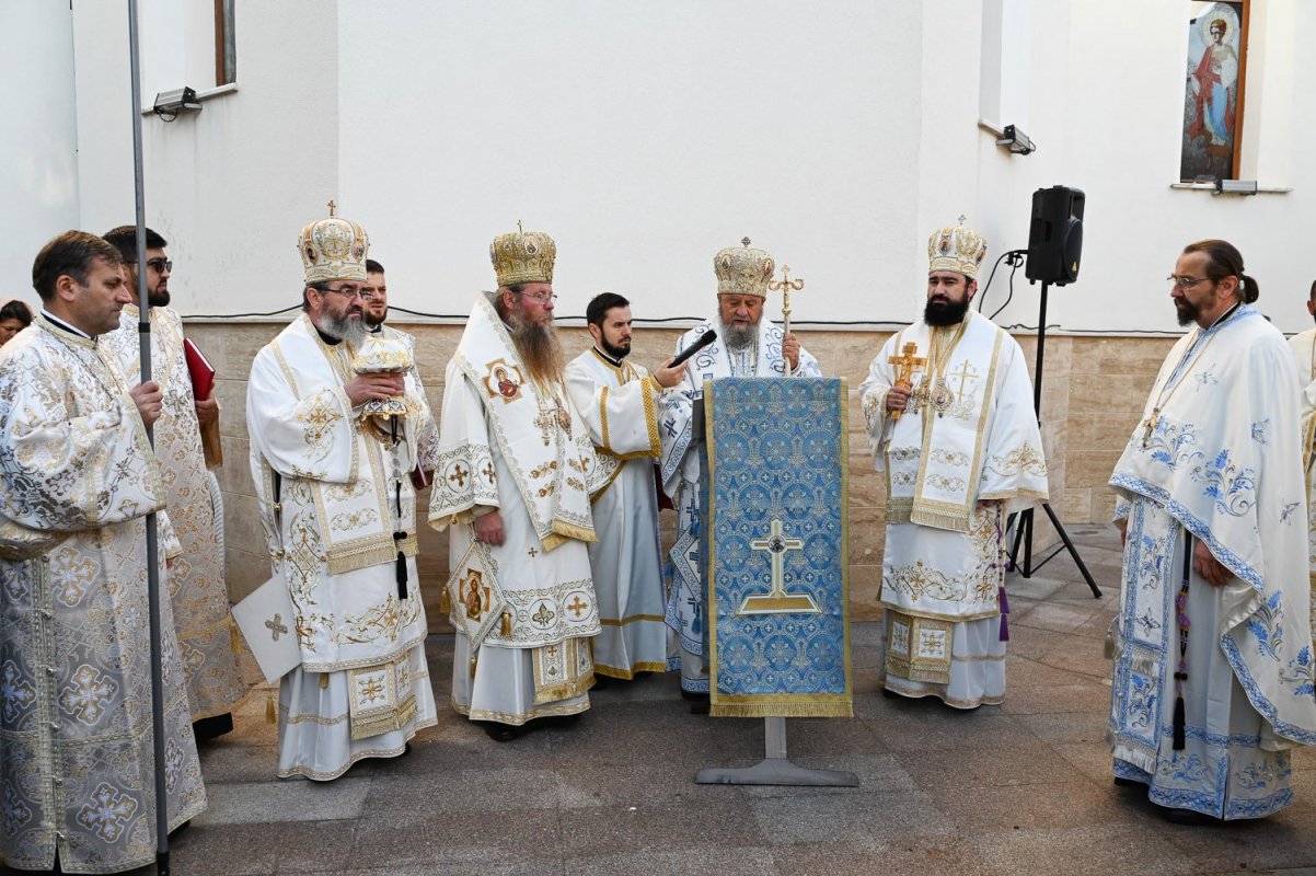 Biserica „Sfântul Proroc Ilie” și „Intrarea în biserică a Maicii Domnului” din Deva a fost târnosită 275578