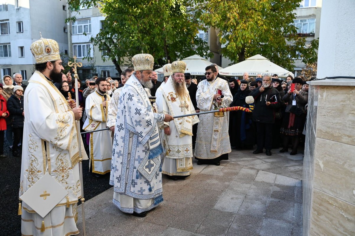 Biserica „Sfântul Proroc Ilie” și „Intrarea în biserică a Maicii Domnului” din Deva a fost târnosită 275579