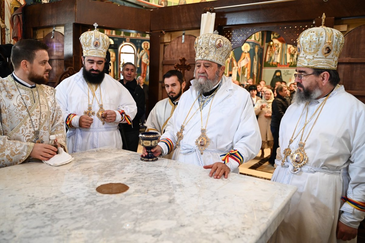 Biserica „Sfântul Proroc Ilie” și „Intrarea în biserică a Maicii Domnului” din Deva a fost târnosită 275580