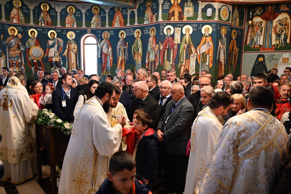 Biserica „Sfântul Proroc Ilie” și „Intrarea în biserică a Maicii Domnului” din Deva a fost târnosită 275581