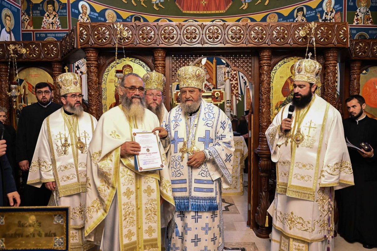 Biserica „Sfântul Proroc Ilie” și „Intrarea în biserică a Maicii Domnului” din Deva a fost târnosită 275582