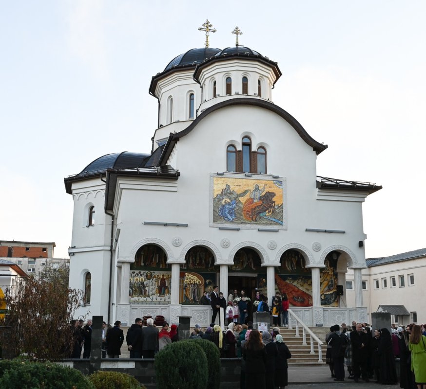 Biserica „Sfântul Proroc Ilie” și „Intrarea în biserică a Maicii Domnului” din Deva a fost târnosită 275584