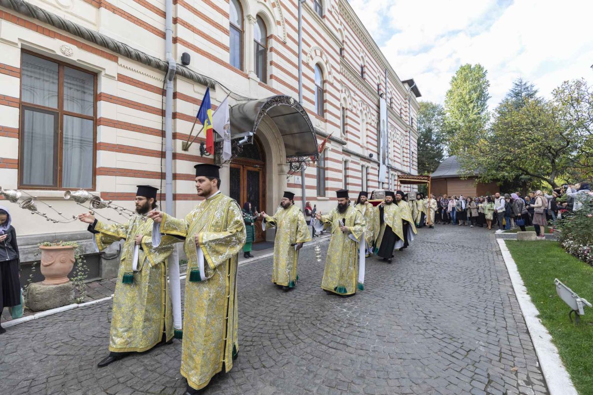 A început pelerinajul la Sfântul Ierarh Nectarie în Capitală 275931