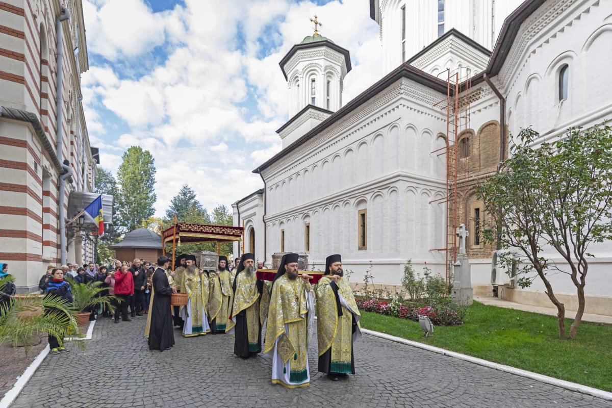 A început pelerinajul la Sfântul Ierarh Nectarie în Capitală 275932