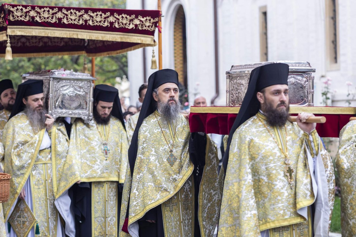 A început pelerinajul la Sfântul Ierarh Nectarie în Capitală 275933