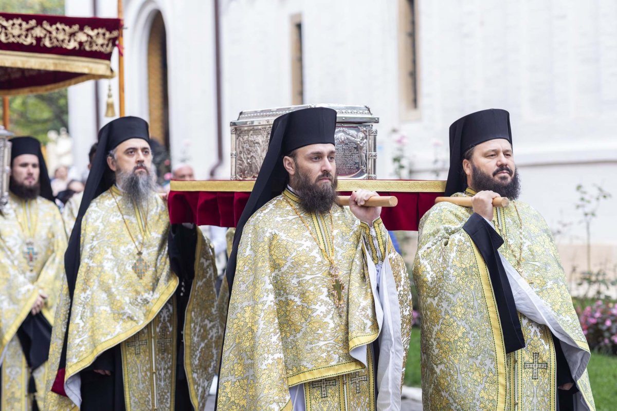 A început pelerinajul la Sfântul Ierarh Nectarie în Capitală 275934