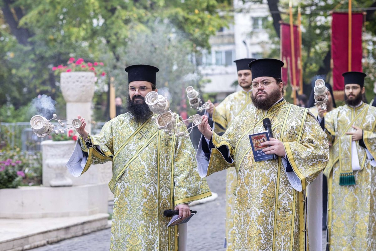 A început pelerinajul la Sfântul Ierarh Nectarie în Capitală 275935