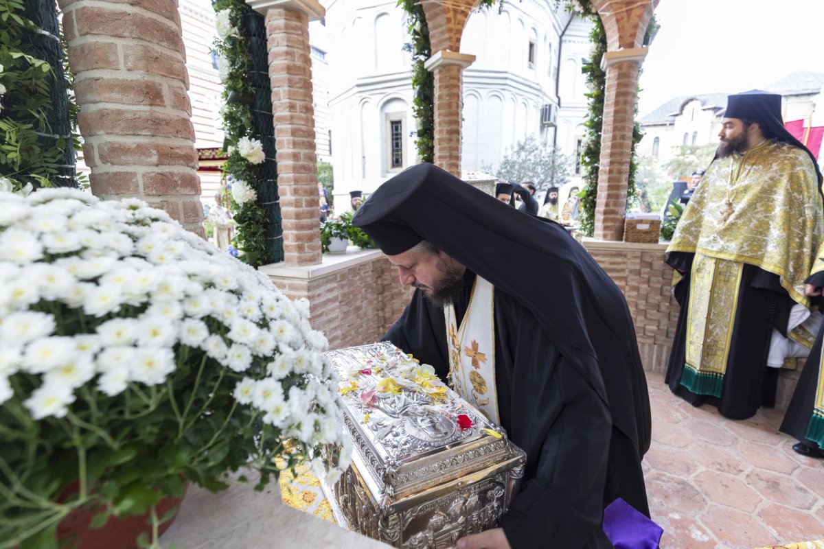 A început pelerinajul la Sfântul Ierarh Nectarie în Capitală 275940