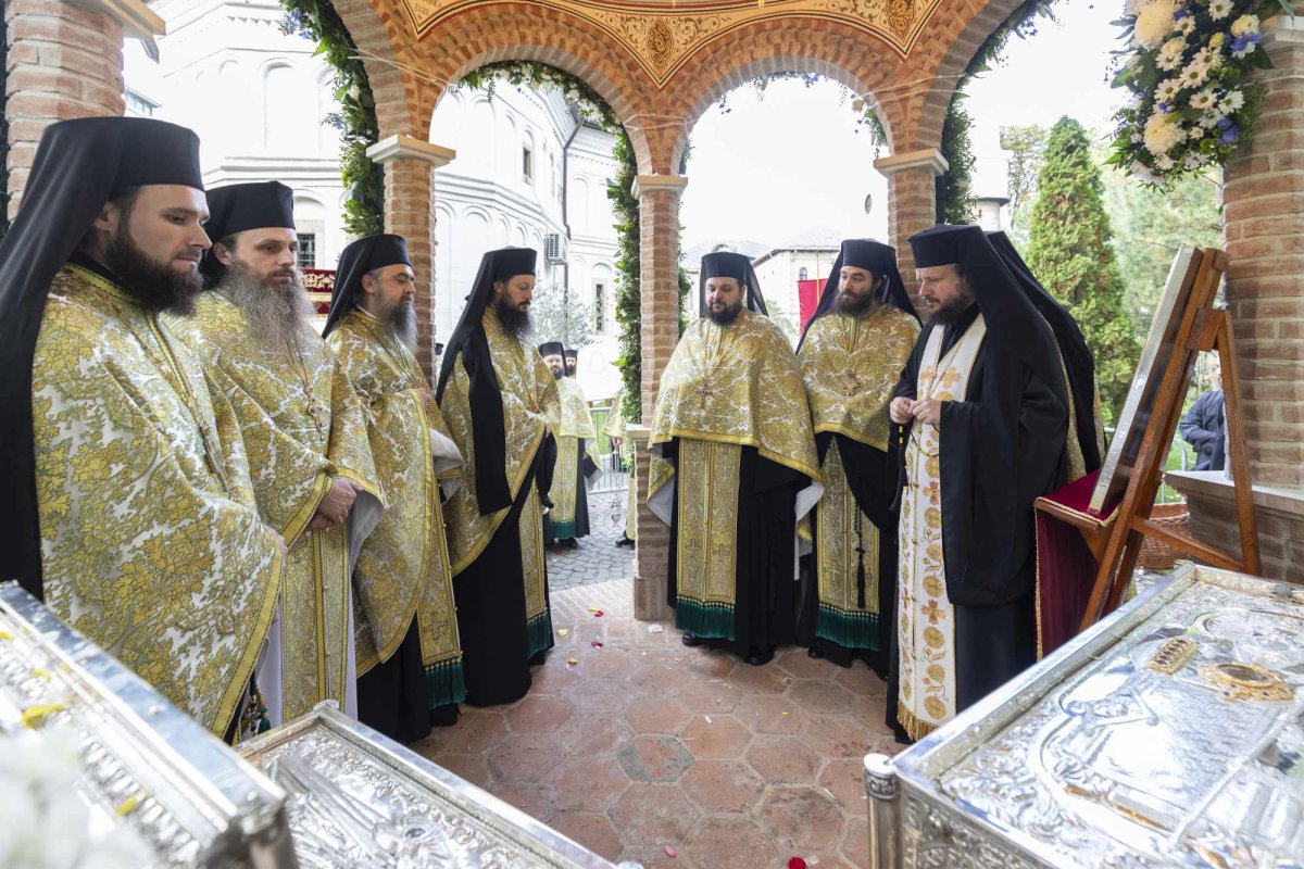 A început pelerinajul la Sfântul Ierarh Nectarie în Capitală 275941