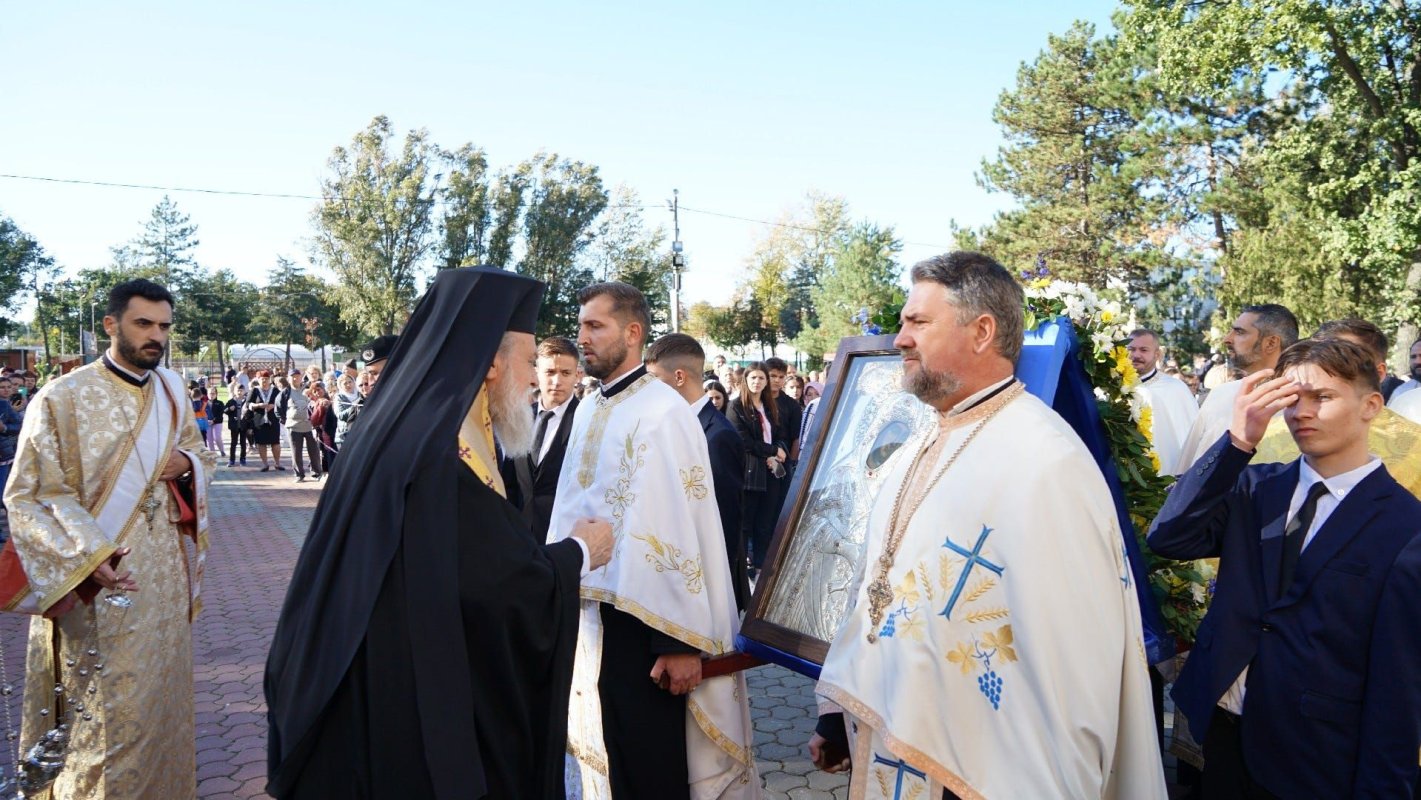 Icoană din Bucovina în pelerinaj la o mănăstire din Bărăgan 275770