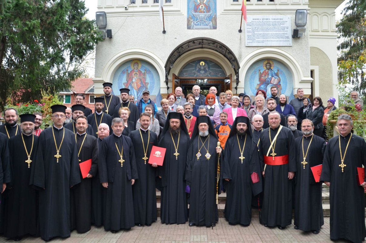 Slujire arhierească şi aniversarea Episcopului Oradiei 275748