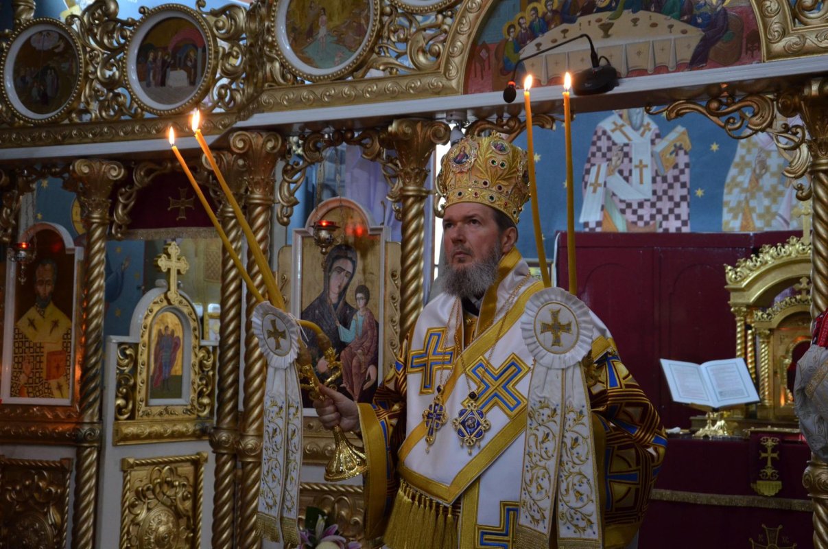 Slujire arhierească şi aniversarea Episcopului Oradiei 275749
