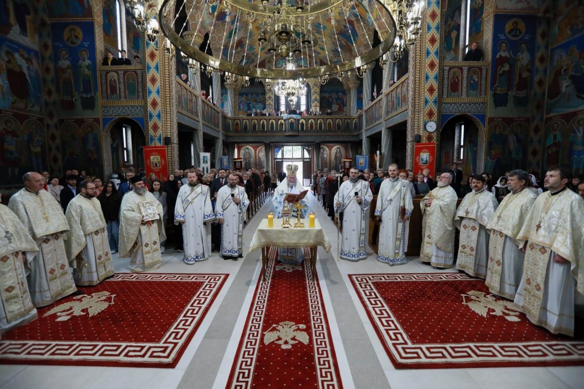 Târnosirea Bisericii „Naşterea Maicii Domnului” 275735