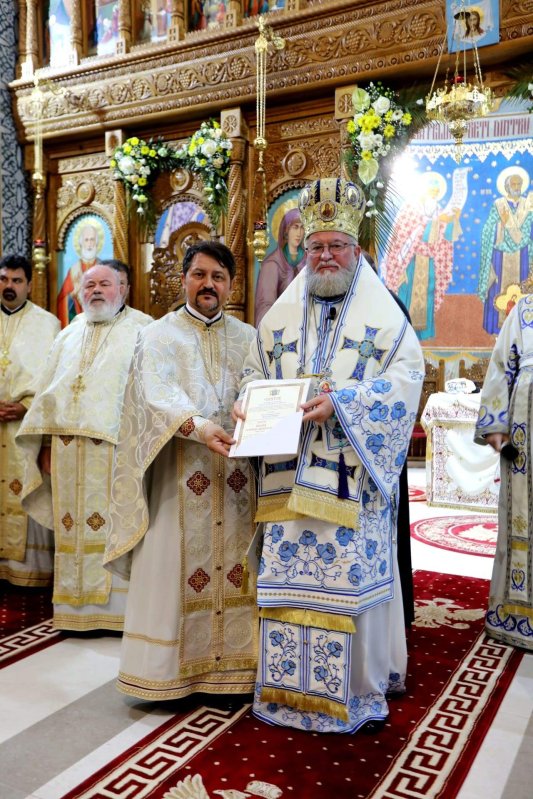 Târnosirea Bisericii „Naşterea Maicii Domnului” 275739