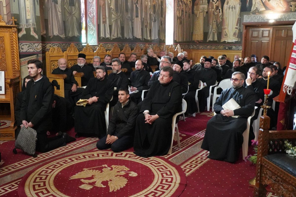 Conferinţă preoţească semestrială la Galaţi 276028