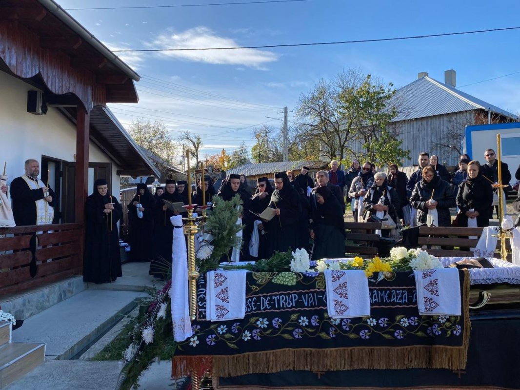 Monahia Filofteia Păduraru de la Mănăstirea Văratec a fost condusă pe drumul veșniciei 276126