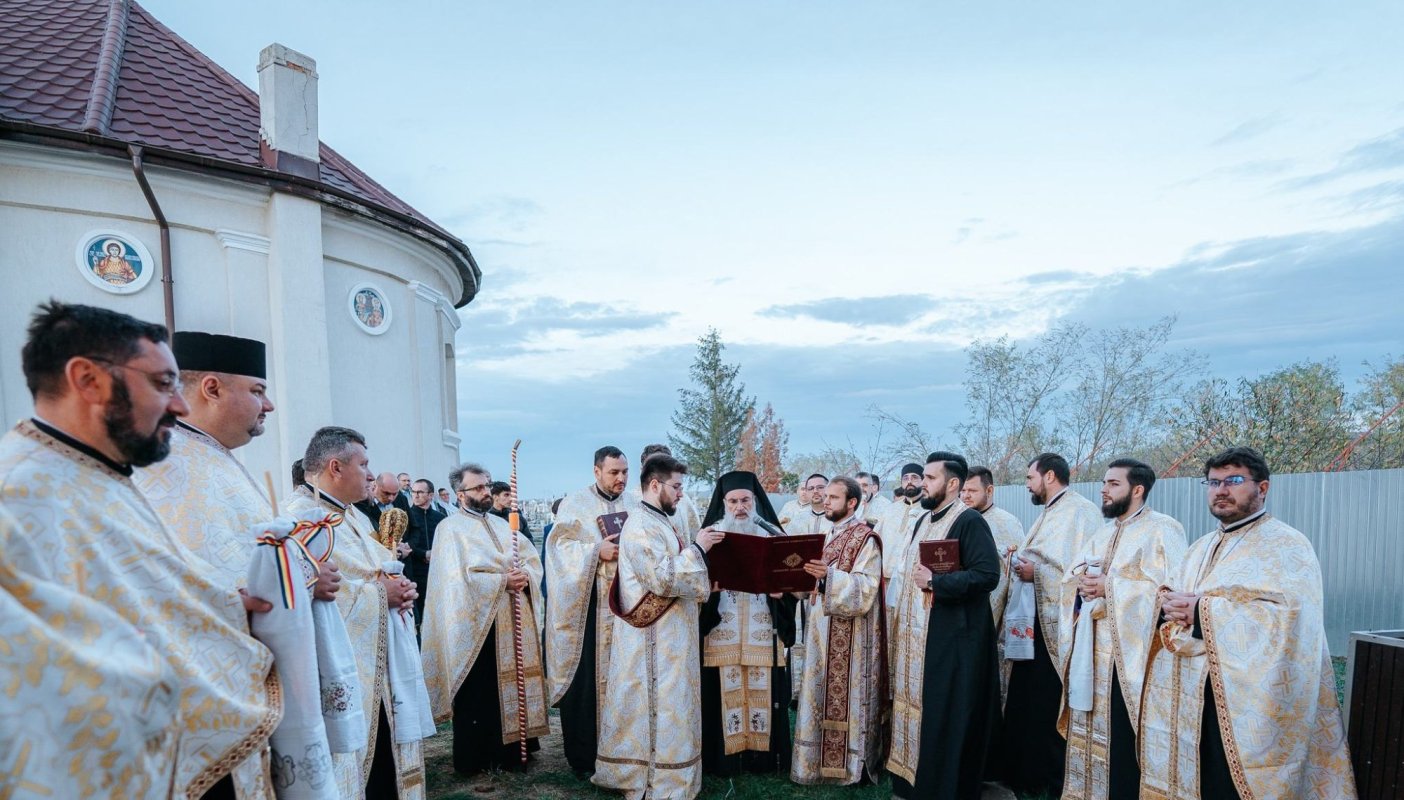 Sfințire la Parohia Siretu, județul Bacău 276018