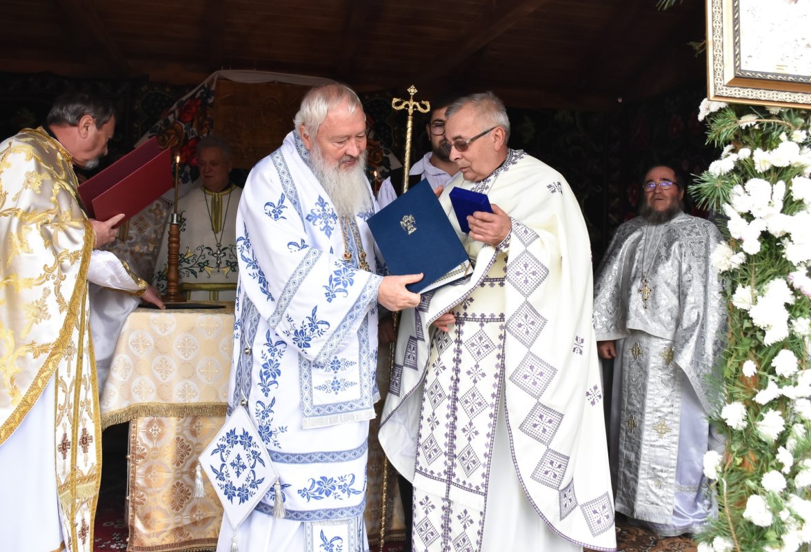 Biserica de lemn din Fânațele Silivașului a fost resfințită 276229