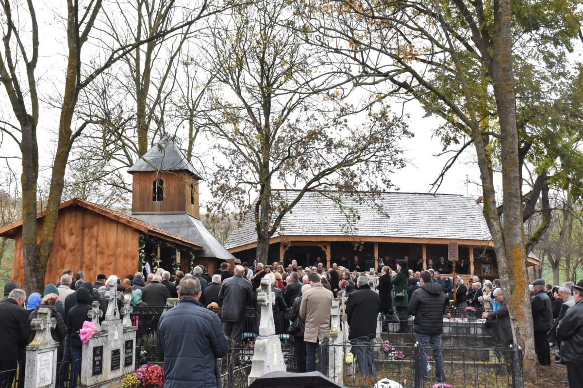 Biserica de lemn din Fânațele Silivașului a fost resfințită 276230