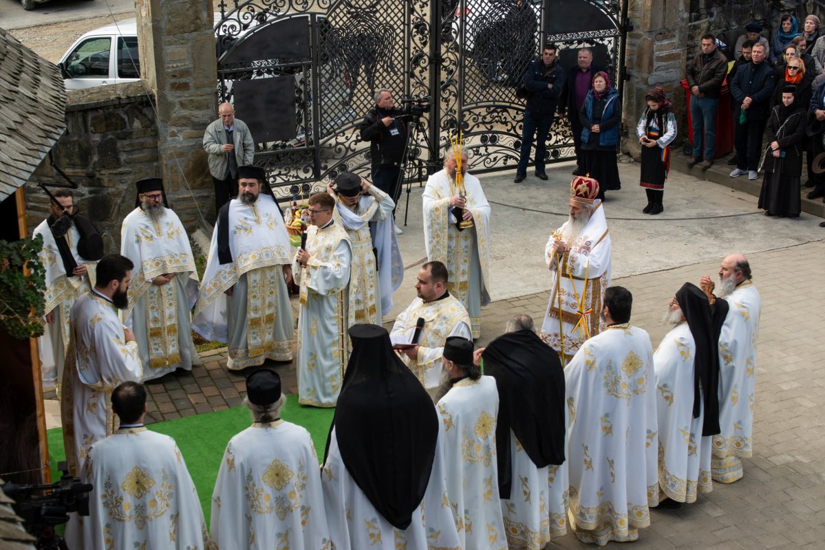 Mitropolitul Moldovei și Bucovinei la Mănăstirea Petru Vodă 276210