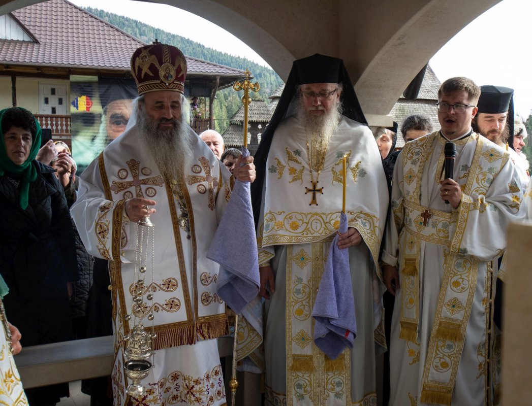 Mitropolitul Moldovei și Bucovinei la Mănăstirea Petru Vodă 276212