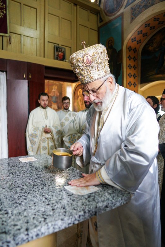 Resfințirea unei biserici de la poalele Făgărașului 276249