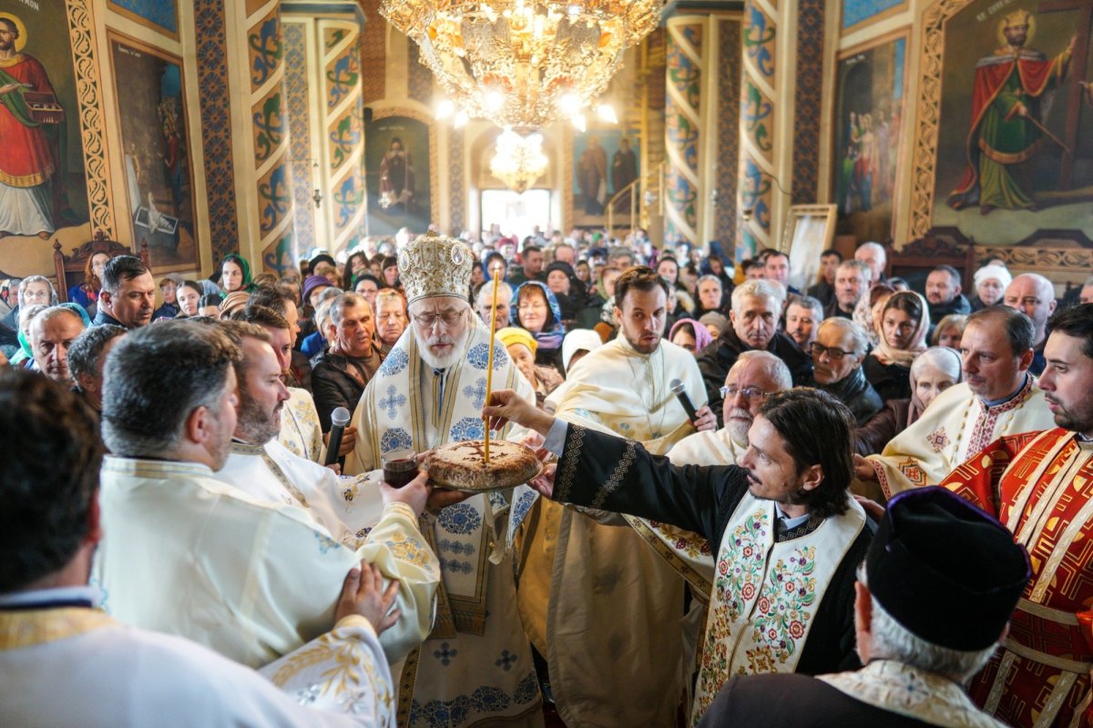 Resfințirea unei biserici de la poalele Făgărașului 276252