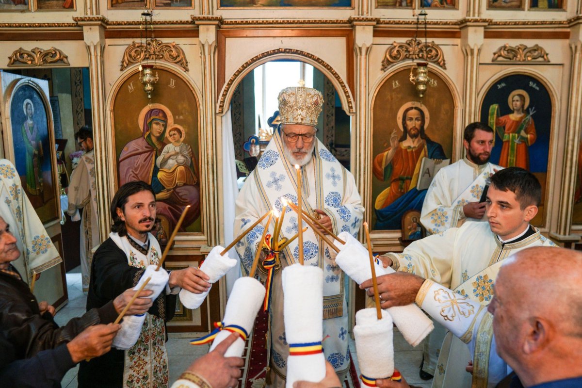 Resfințirea unei biserici de la poalele Făgărașului 276253