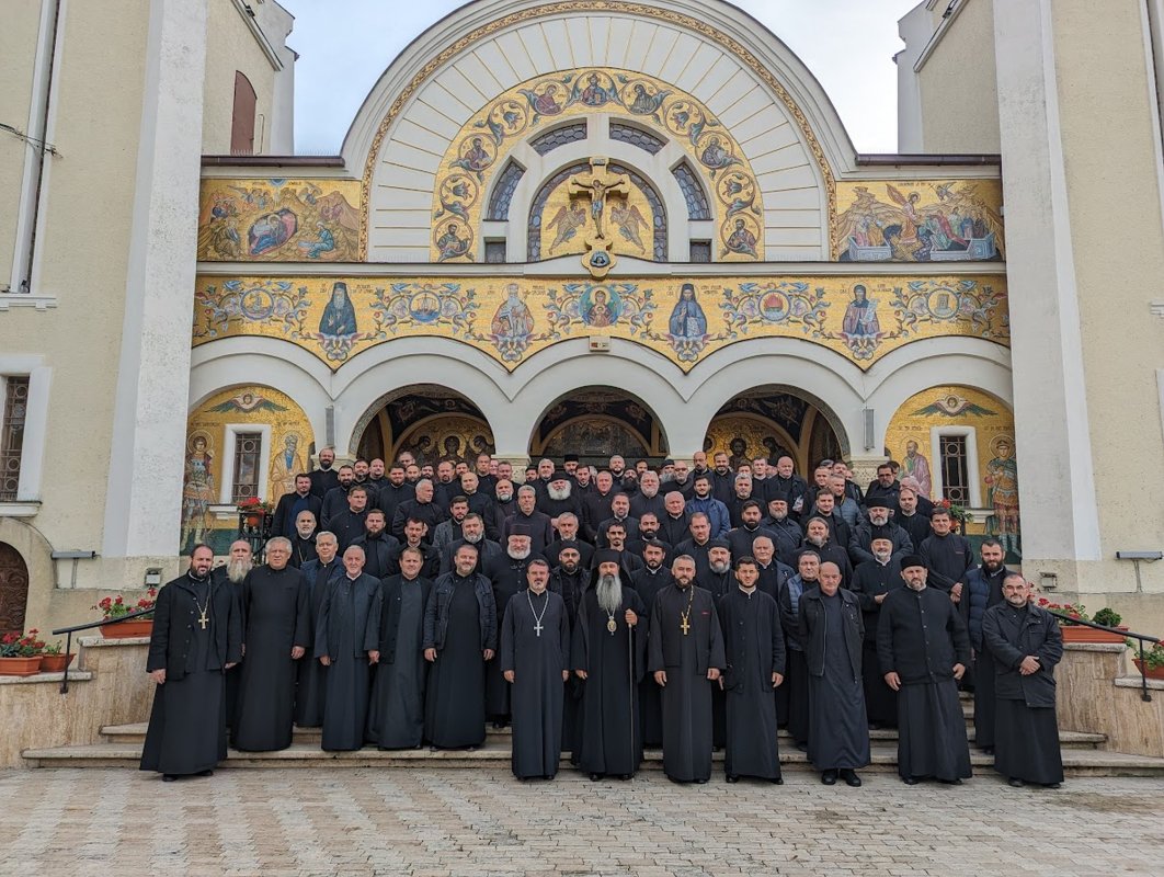 Rolul cântării bisericești discutat de clericii din Timiș  276217