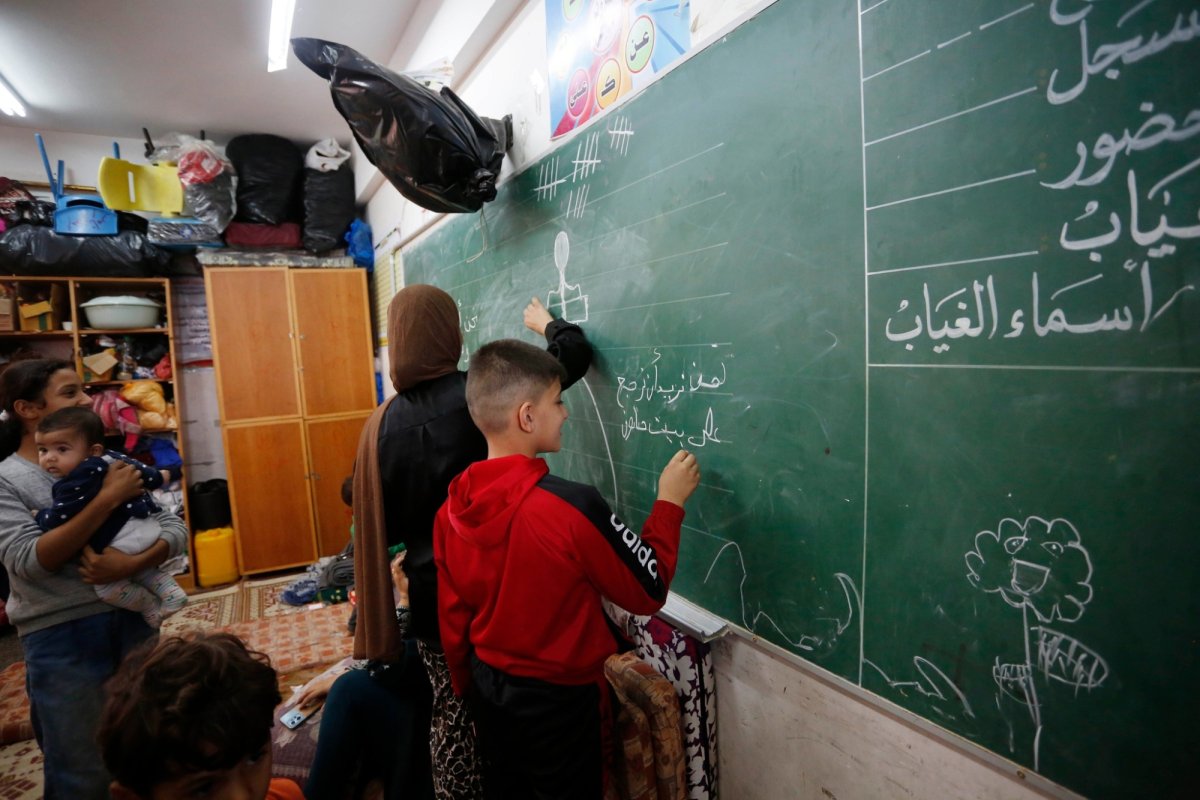 Războiul, inamicul direct al educaţiei 276376