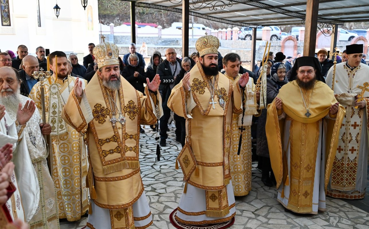 Schitul Nandru și-a cinstit ocrotitorul, pe Sfântul Ierarh Nectarie 276448