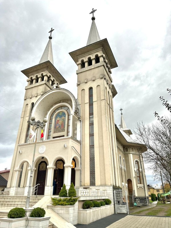 Slujire arhierească la Biserica „Sfinţii Arhangheli Mihail şi Gavriil” din Sighetu Marmaţiei 276456