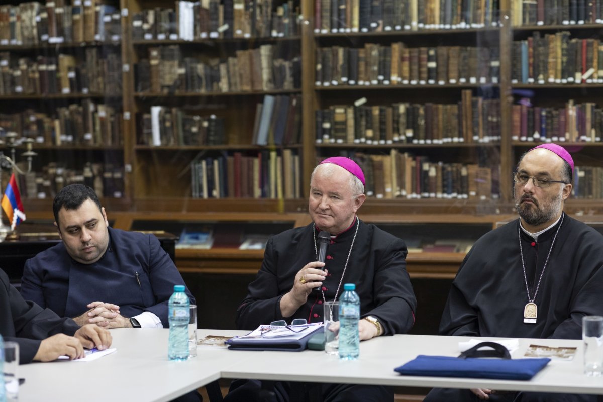 Conferință pe tema situației umanitare din Armenia, în Capitală 277022