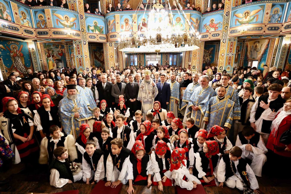 Hram la Baia Mare, în prezenţa moaştelor Sfântului Nectarie de la Eghina 276854