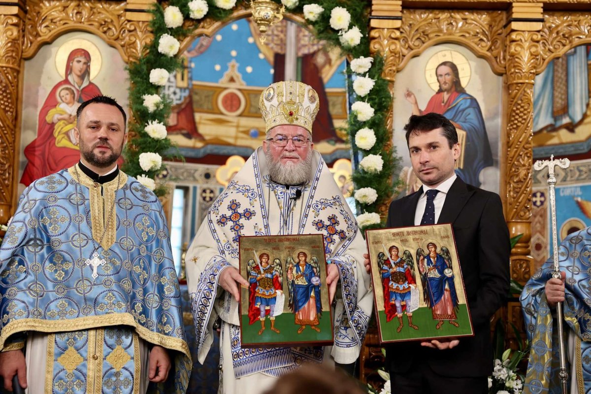 Hram la Baia Mare, în prezenţa moaştelor Sfântului Nectarie de la Eghina 276857