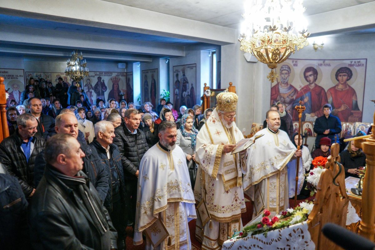 Sfântul Ioan Gură de Aur sărbătorit la Pitești  276883