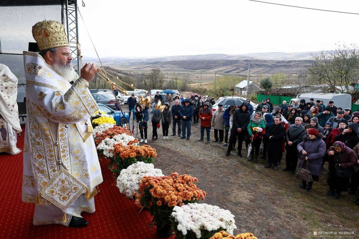 Sfințirea bisericii din Fântânele, Vaslui 276882