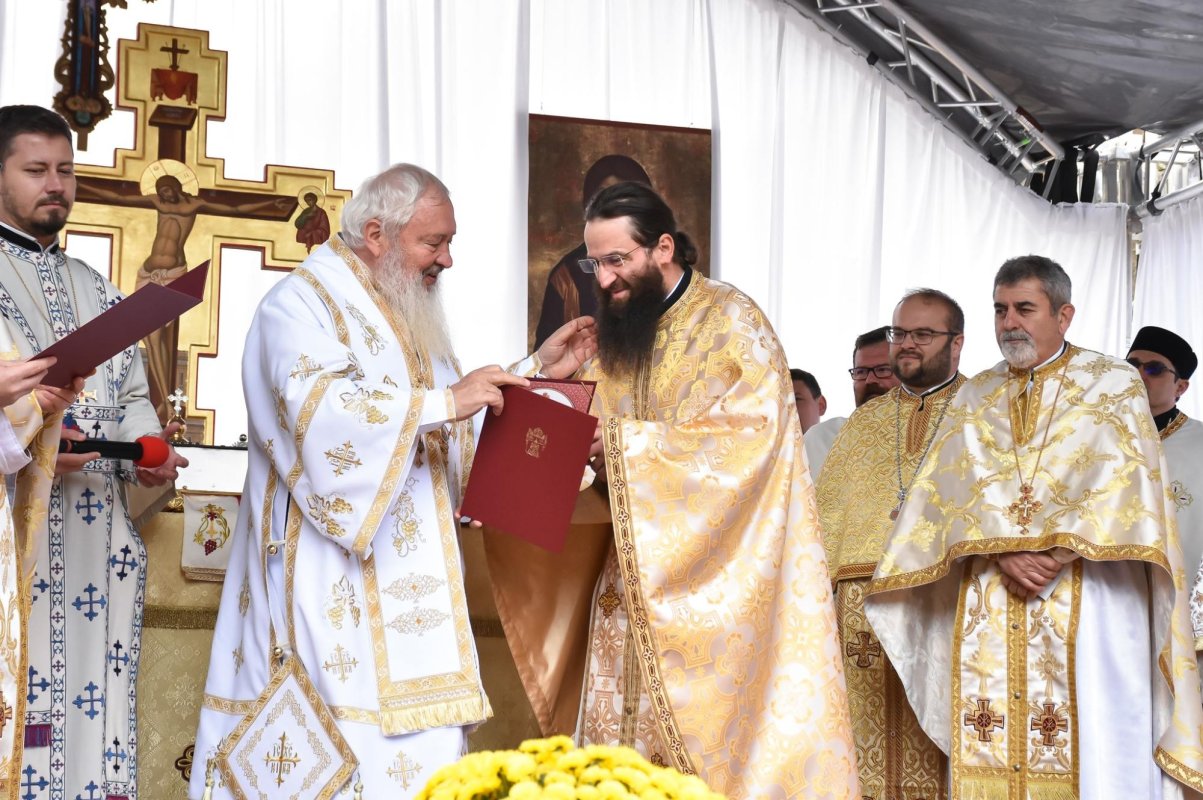 Sfințire de biserică la poalele Munților Apuseni 276864