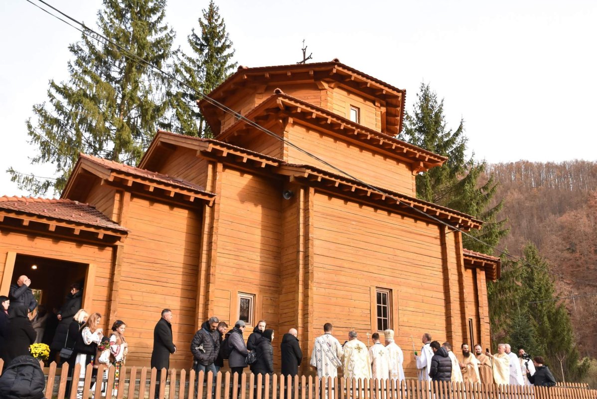 Sfințire de biserică la poalele Munților Apuseni 276866
