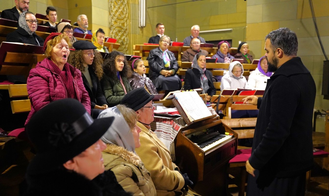 Slujire arhierească la Catedrala Arhiepiscopală din Alba Iulia 276853