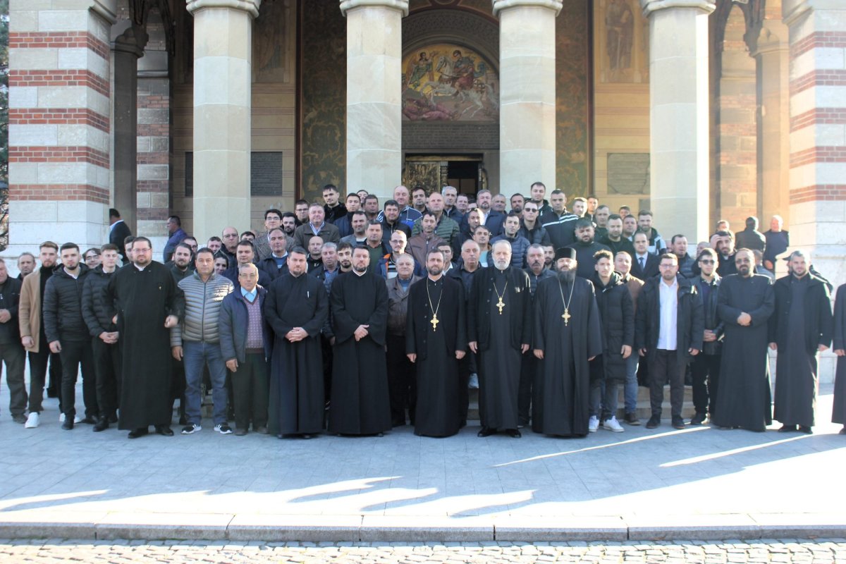 Început pentru o nouă biserică și întâlnire cu cântăreții bisericești la Craiova 277113